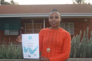 Mbali met haar computerklas certificaat in september 2015  