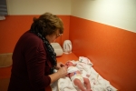 Oma alweer aan het verschonen